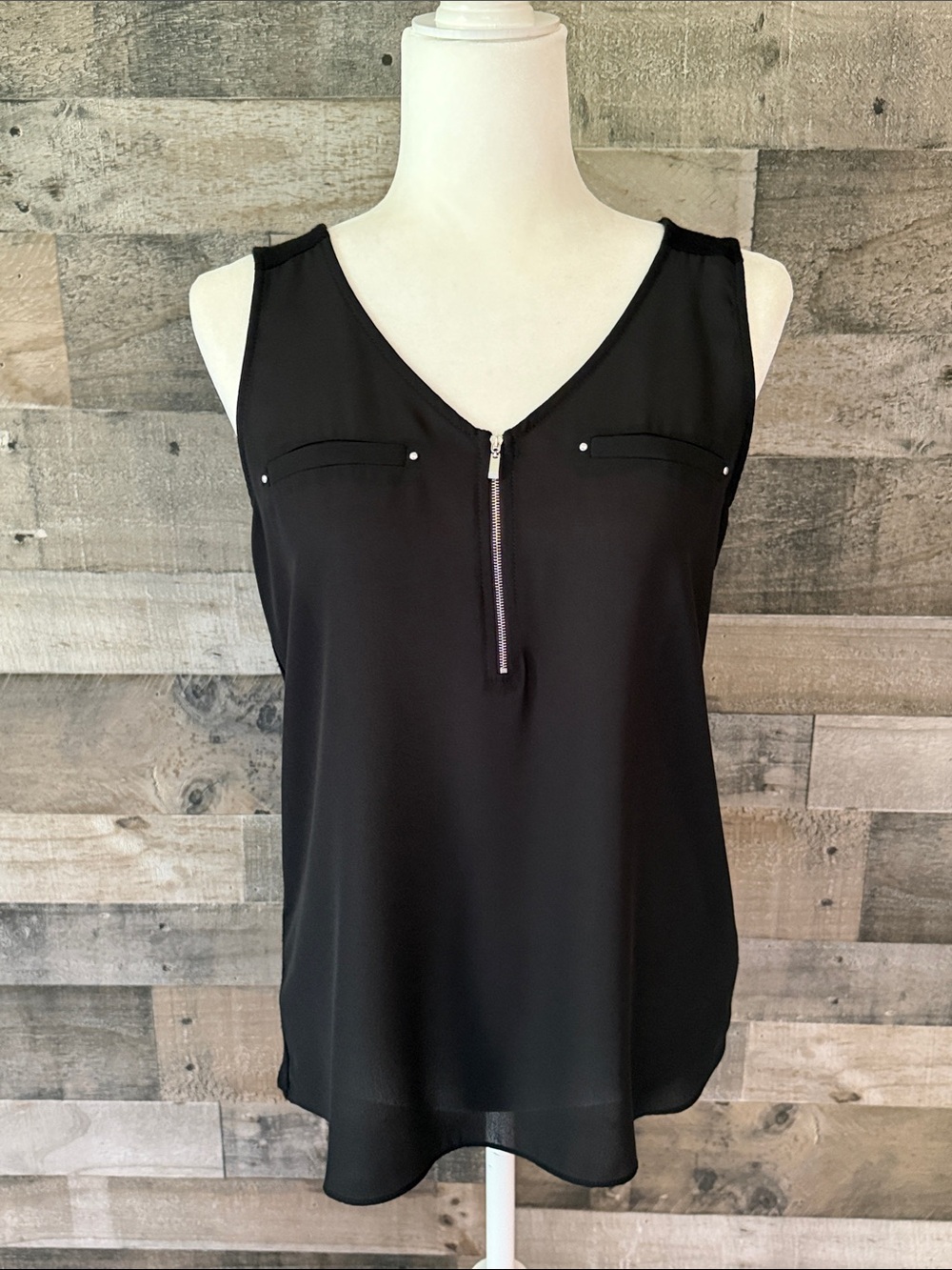 Fortune + Ivy Sleeveless zipper front top Size M